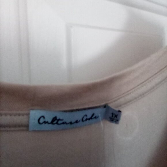 💞Lovely house dress with pockets, folded sleeve hem, cute back detail size 1X💞 - Picture 5 of 8